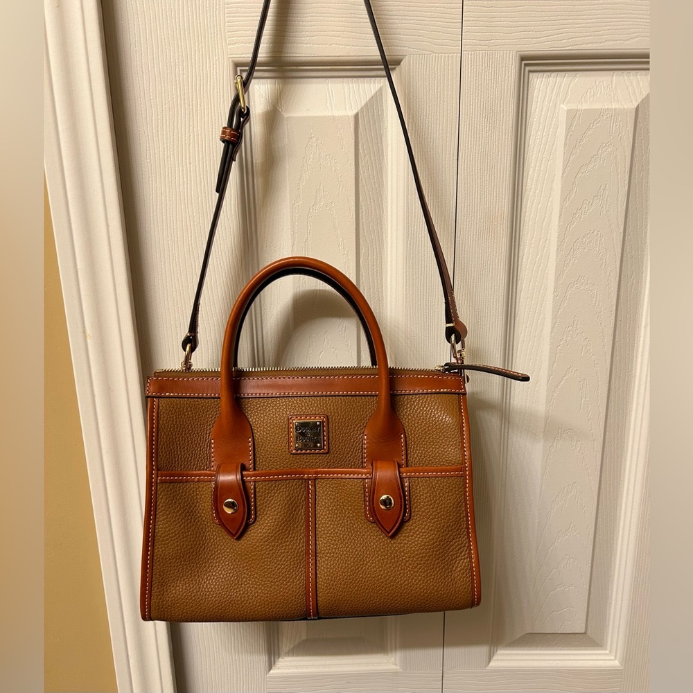 Dooney & Bourke Pebble grain small satchel.
